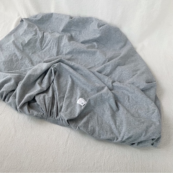 Burt’s Bees Baby | 2 Organic Cotton Fitted Crib Sheets in Grey & White - Picture 3 of 13